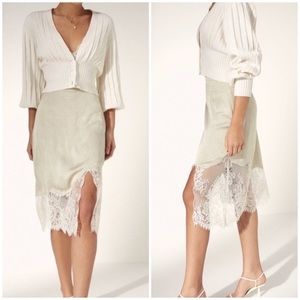 Aritzia Sonnet Skirt sz 4 NWT